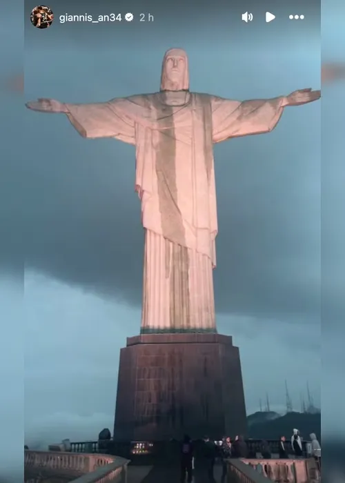 
			
				Antetokounmpo cai no samba e visita Cristo Redentor com lateral Rodinei, ex-Fla
			
			