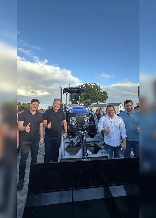 
				Arthur Lira entrega pavimentação na zona rural e implementos agrícolas para desenvolvimento do Baixo São Francisco
			
			