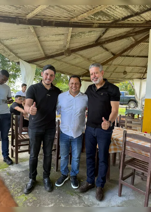 
				Arthur Lira entrega pavimentação na zona rural e implementos agrícolas para desenvolvimento do Baixo São Francisco
			
			