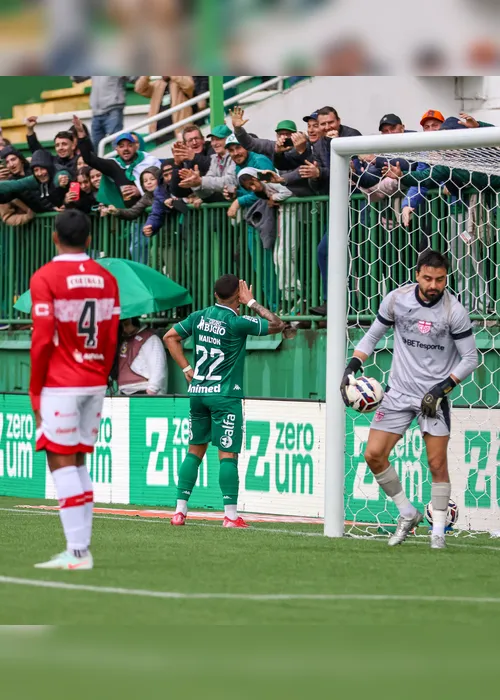 
				Barroca admite falhas do CRB na derrota para a Chapecoense: 'Foi o pior primeiro tempo'
			
			
