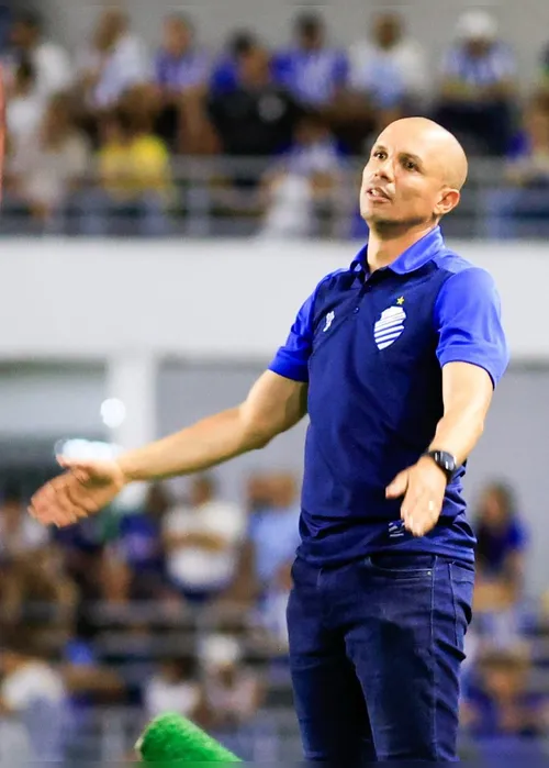 
				CSA anuncia saída do técnico Higo Magalhães após 55 jogos no comando da equipe
			
			