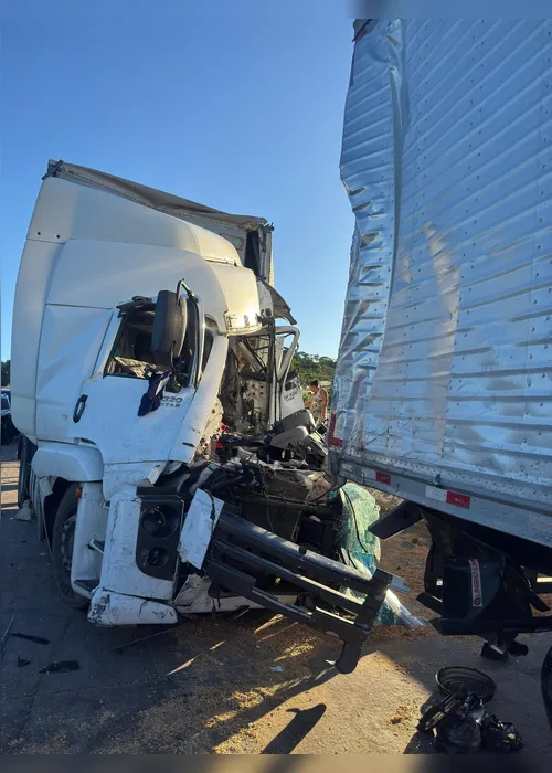 
			
				Vídeo: motorista morre após caminhão arrastar veículos e causar engavetamento em Junqueiro
			
			