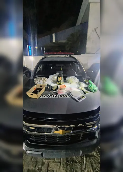 
				Casal é preso com drogas em condomínio na região de Jacarecica
			
			