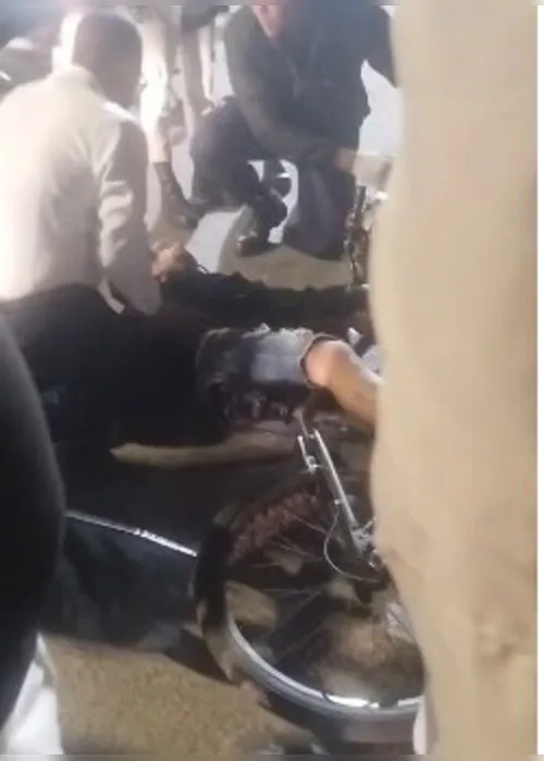 
				Ciclista é baleado após discussão de trânsito no Jacintinho
			
			
