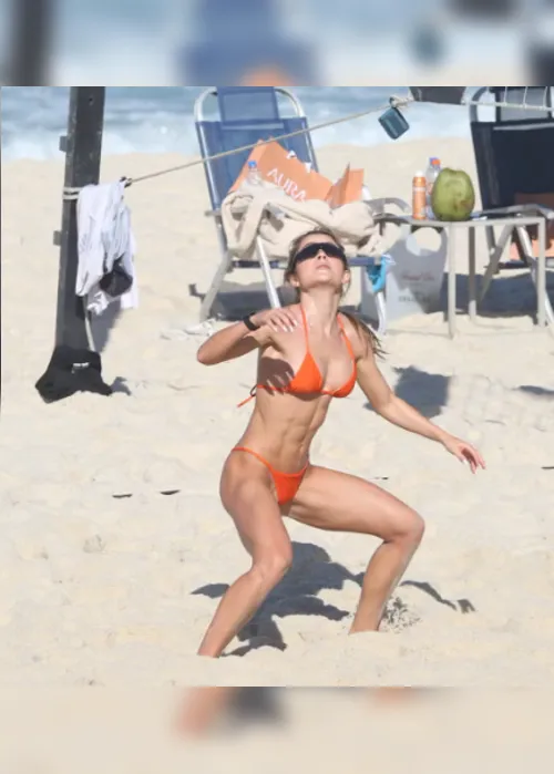 
			
				De biquíni laranja, Jade Picon 'voa' em treino de futevôlei
			
			