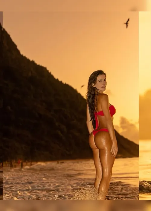 
				Deborah Secco arrasa em ensaio de fio-dental
			
			