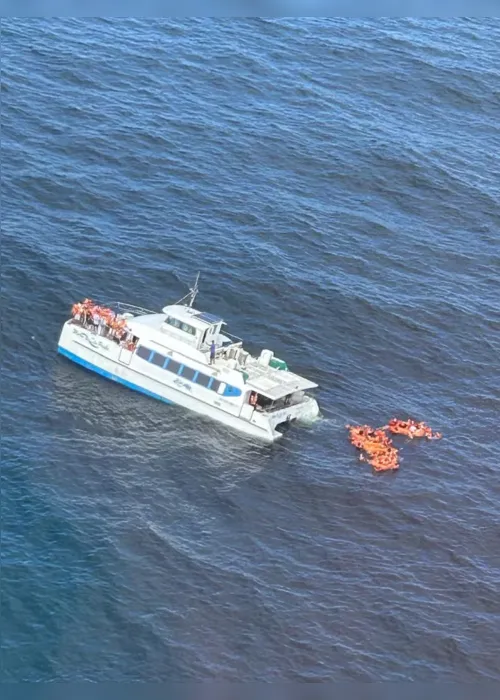 
				Embarcações batem e uma delas fica à deriva na Bahia
			
			