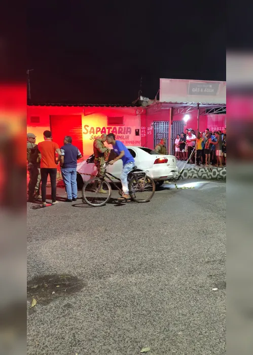
				Homem é morto a tiros dentro de carro no Conjunto Osman Loureiro
			
			