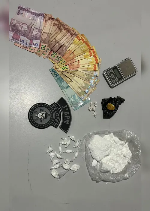 
			
				Homem é preso em ponto de venda de drogas no Agreste
			
			