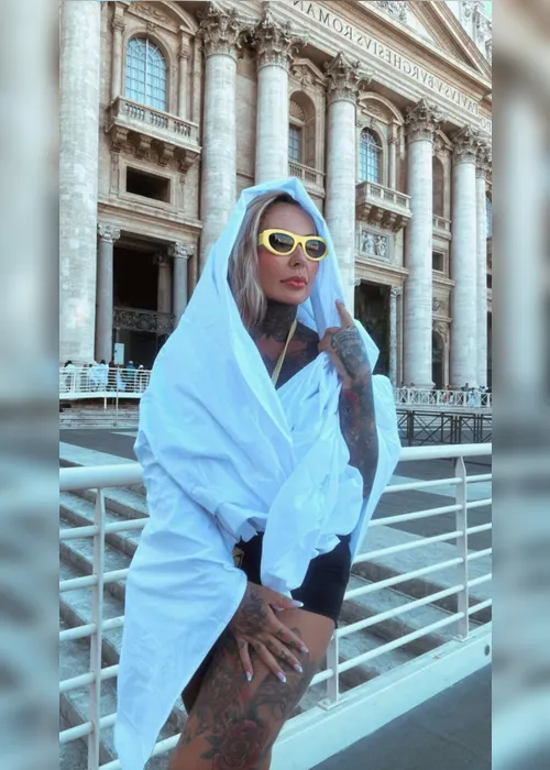 
				Influencer desabafa após ser coberta com pano no Vaticano: “Fui julgada"
			
			
