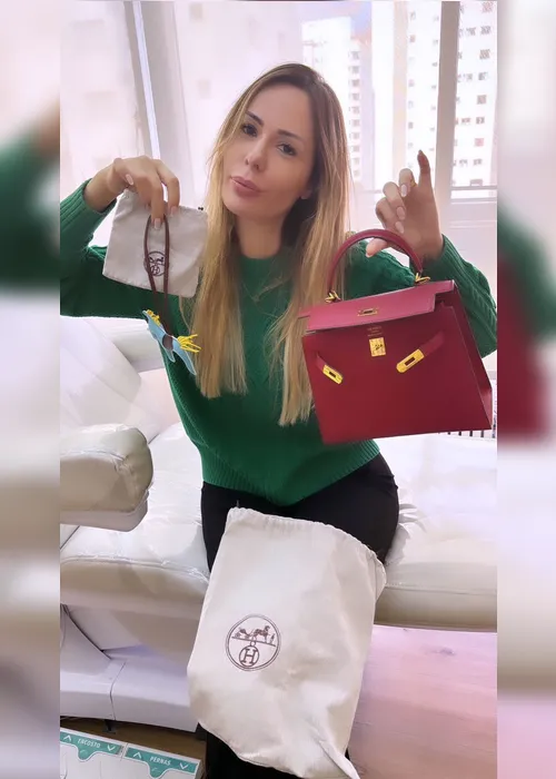 
			
				Influencer revela que ganhou bolsa Hermès falsa e dispara: “Não é sobre valor, é sobre verdade”
			
			