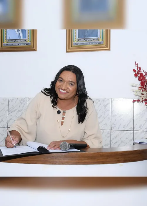 
				Justiça cassa mandato da prefeita de Canapi por disseminação de fake news
			
			