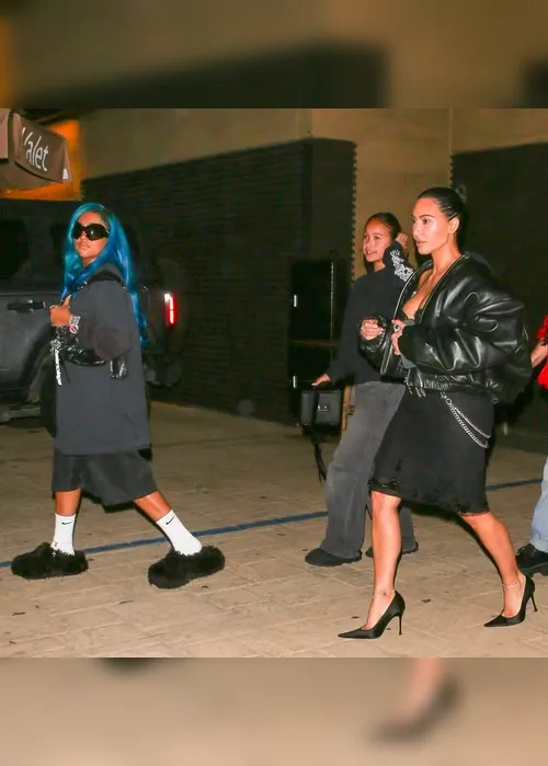 
			
				Kim Kardashian usa lingerie decotada em passeio
			
			