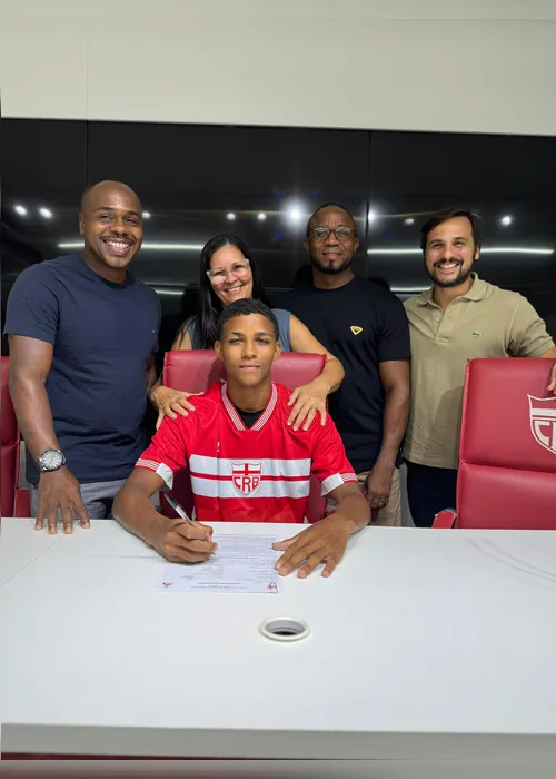 
				Luiz Miguel, da base regatiana, assina primeiro contrato profissional com o CRB
			
			