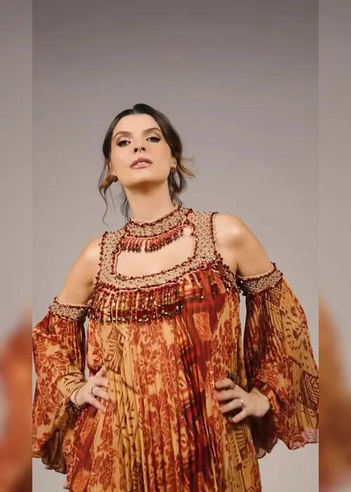 
			
				Marina Cândia homenageia mulheres alagoanas por meio da moda e da cultura popular
			
			