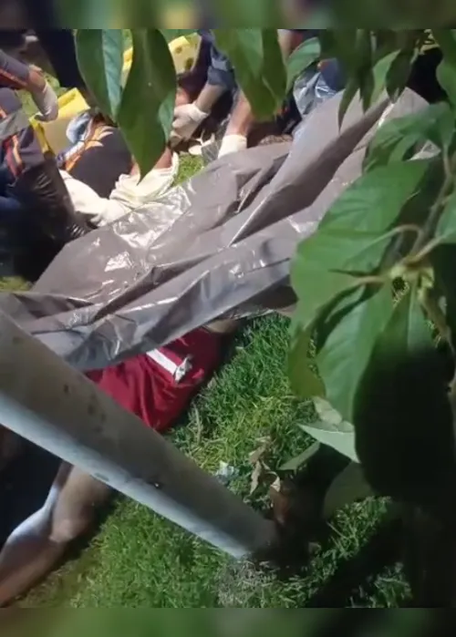 
				Motociclista por app morre e passageira fica ferida após colisão no Tabuleiro
			
			
