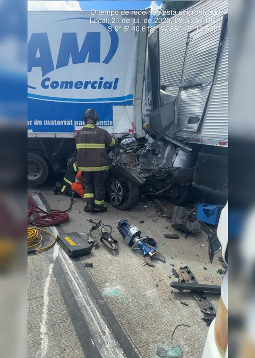 
				Homicídio culposo: motorista de caminhão que fugiu de colisão na BR-101 é identificado
			
			