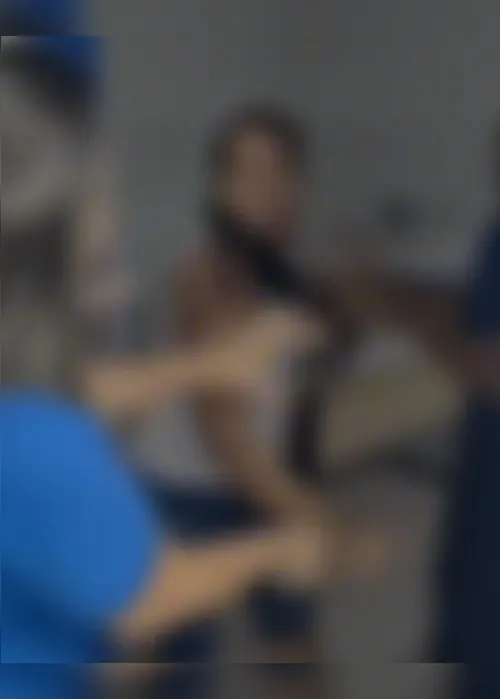 
				Vídeo: mulher tem Bolsa Família cortado e agride servidores em Atalaia
			
			