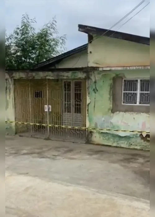 
			
				Mulher morta pelo sobrinho em Palmeira foi encontrada enrolada em lençol no sofá
			
			