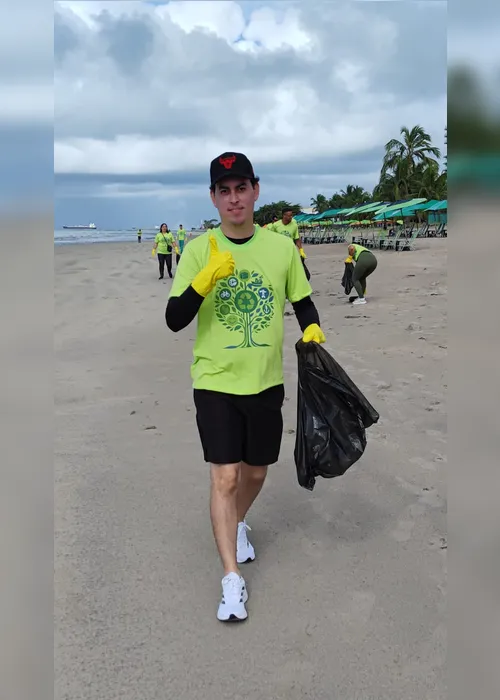 
			
				Mutirão retira 250kg de resíduos plásticos da praia de Pajuçara
			
			