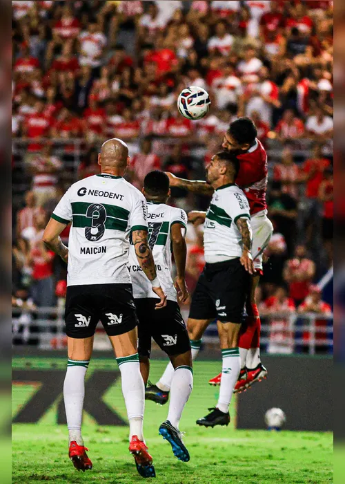 
				No finalzinho, CRB perde para o Coritiba e segue na 10ª posição da tabela da Série B: 1x0

			