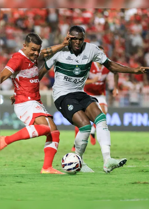 
				No finalzinho, CRB perde para o Coritiba e segue na 10ª posição da tabela da Série B: 1x0

			