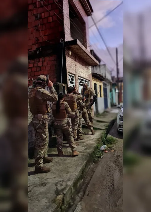 
				Operação em Alagoas desmantela esquema de furto de carros com documentos falsos
			
			