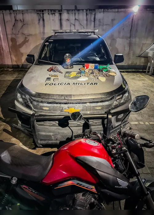 
				PM captura comparsas de “Vingador”, líder de facção criminosa em Alagoas
			
			