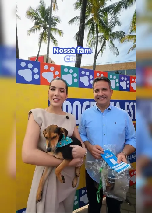 
				Paulo Dantas e primeira-dama Júlia Britto adotam cadela em feira de adoção em AL
			
			