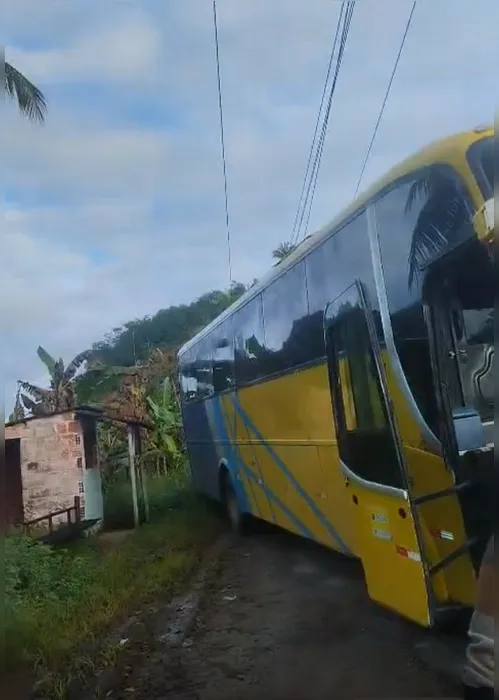 
				Polícia começa investigar caso de estudante ferida após choque em ônibus escolar
			
			