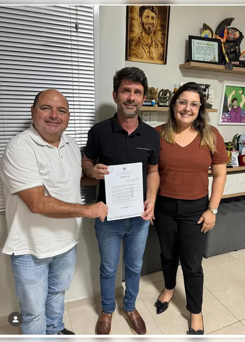 
				Prefeito valoriza servidores da educação e concede reajuste superior ao piso nacional
			
			