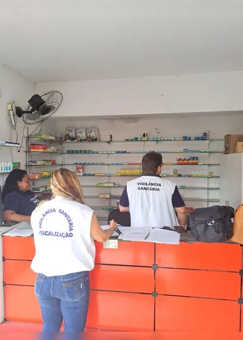 
				Sem receita: farmácia é interditada por venda irregular de medicamentos
			
			