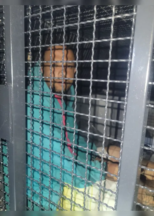 
			
				Suspeito é preso e confessa tentativa de homicídio em loja de baterias no Santo Eduardo
			
			