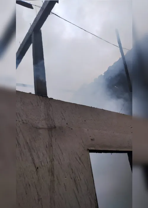 
			
				Telhado e cômodos destruídos: veja como ficou casa de idosa atingida por incêndio
			
			