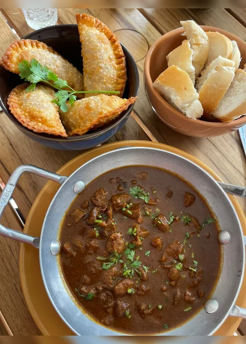 
				Terrinha Cozinha Cultural, mesa posta e alma brasileira
			
			