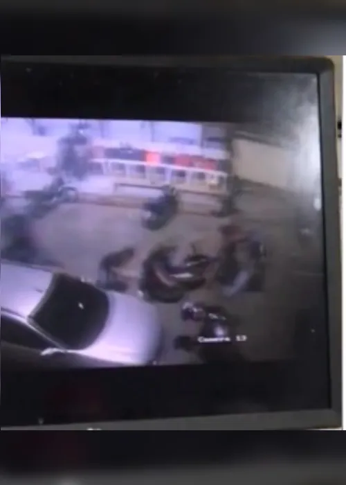 
				VÍDEO: Dupla armada atira após tentativa de assalto frustrada e fere homem a caminho de pizzaria
			
			