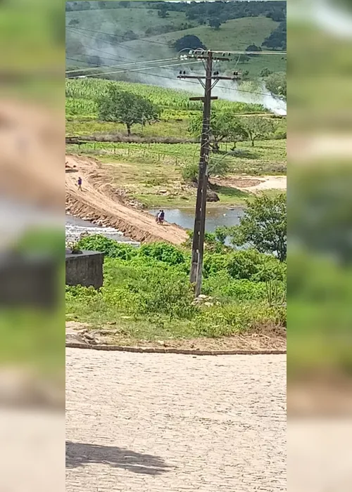 
				Vídeo: após anos de espera, ponte de barro é entregue em povoado de Traipu
			
			