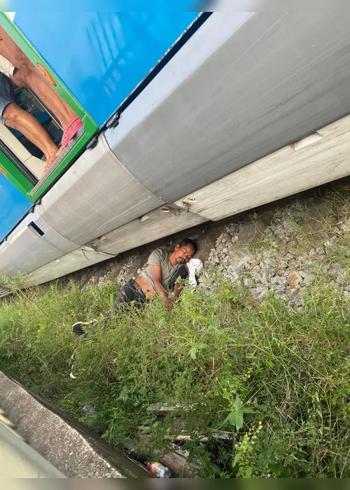 
			
				Vídeo: homem dorme nos trilhos de trem e quase é atropelado na Levada
			
			