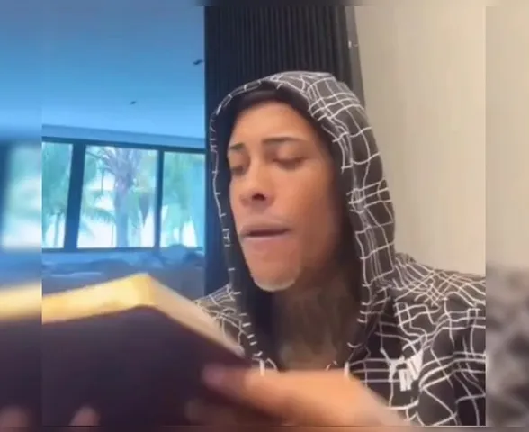 Após prisão, MC Poze incentiva leitura da bíblia: “Pastor de Israel”