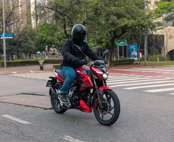 Bajaj Pulsar chega ao Brasil para competir com Honda CG