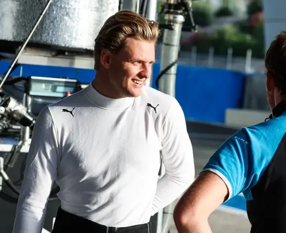 Cadillac confirma teste com Mick Schumacher para F1 2026: ‘Gostamos muito dele’