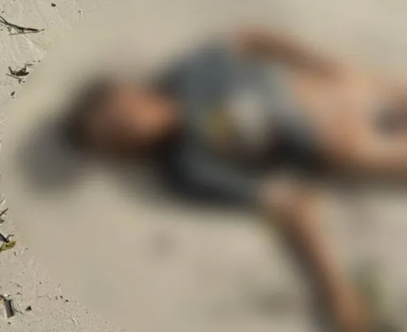 Corpo com marcas de perfurações é encontrado na areia da Praia da Avenida