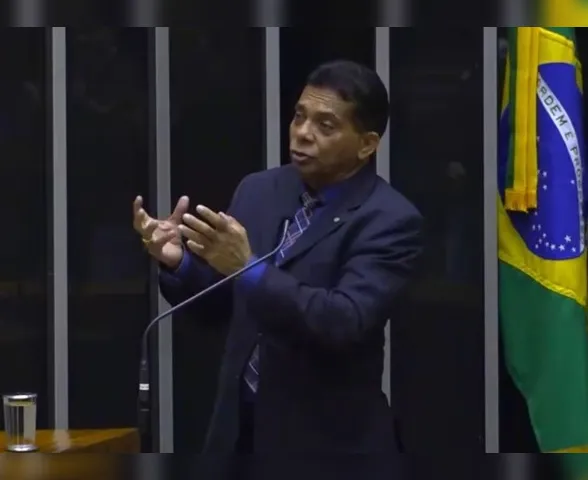 Deputado propõe “Lei Léo Lins” para blindar humoristas de punições
