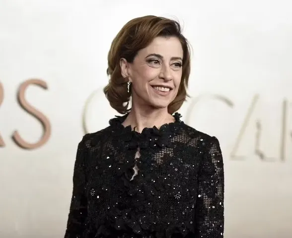 Fernanda Torres e outros 9 brasileiros são convidados para Academia organizadora do Oscar
