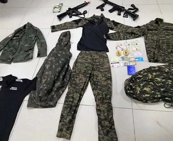 Homem foge após descumprir medida protetiva e agredir PMs