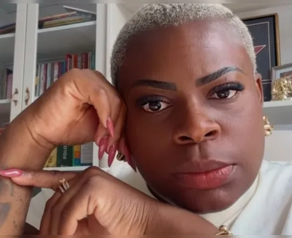 Jojo expõe ataque racista e debocha: “Vê se a branca tem um desse”