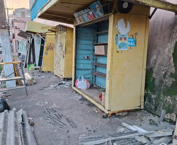 Novo espaço cultural: barracas de sebos no Centro de Maceió são retiradas para revitalização