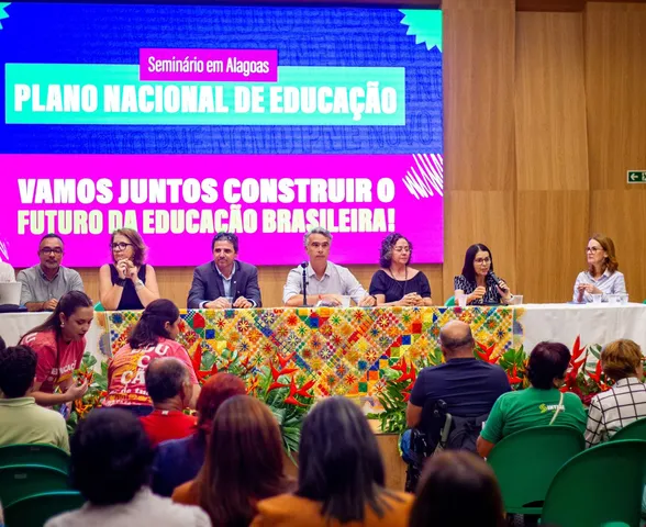 Rafael Brito destaca desafios e avanços durante Seminário Nacional do Novo PNE em Alagoas