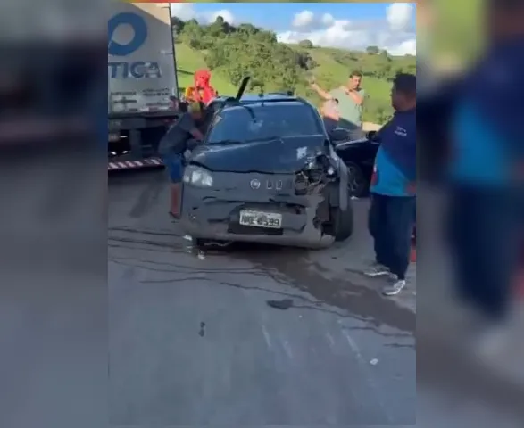 Saiba o que causou engavetamento entre carros e caminhões em Junqueiro