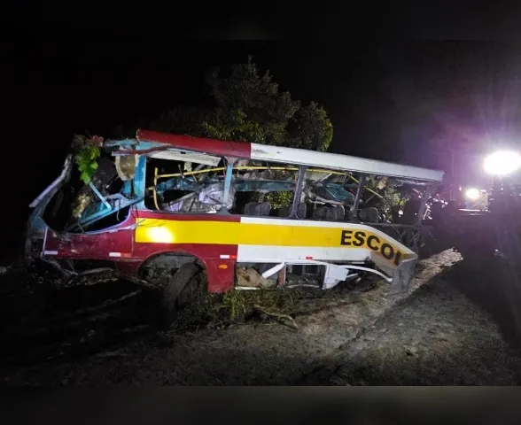 Trabalhos para retirada de ônibus na Serra da Barriga são concluídos